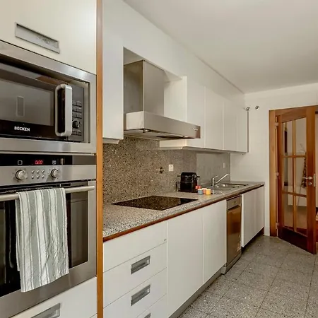 Apartment Alta De With Terrace Lissabon